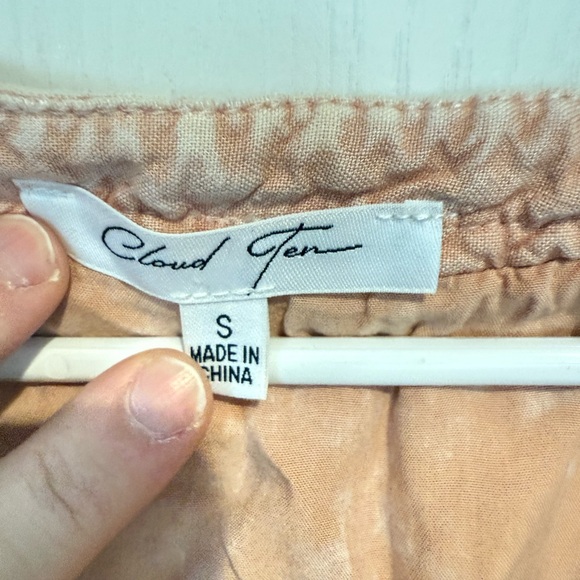 Elegant Peach V-Neck Blouse - Picture 2 of 3